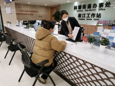 “暖心居保”零距离 真情服务暖...